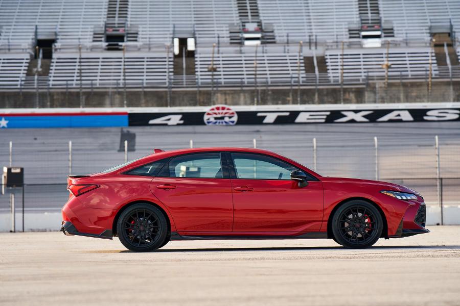  Toyota Avalon TRD 2019 года  (фото 20 из 44)